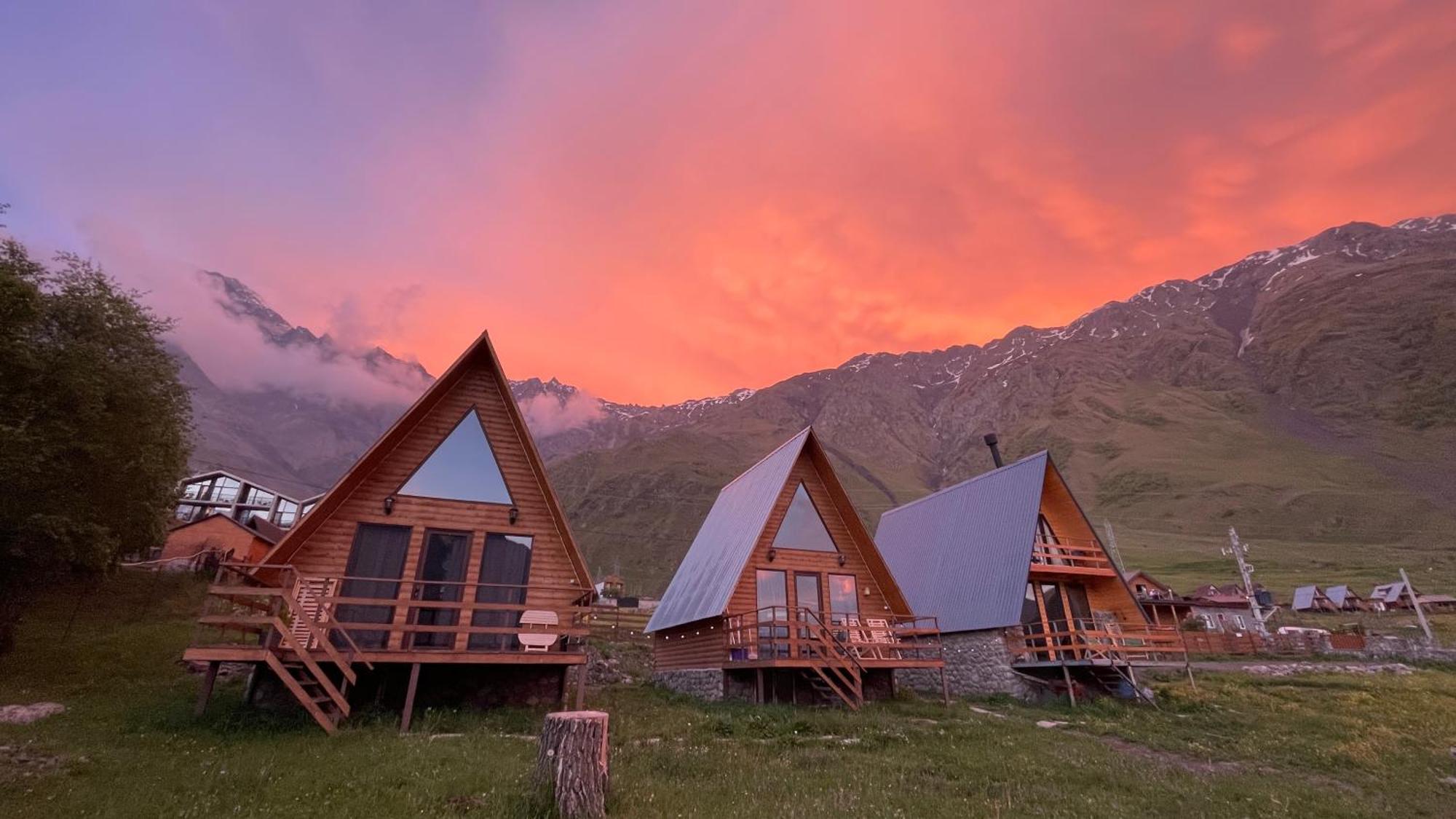 Aura Cottages Казбеги Екстериор снимка