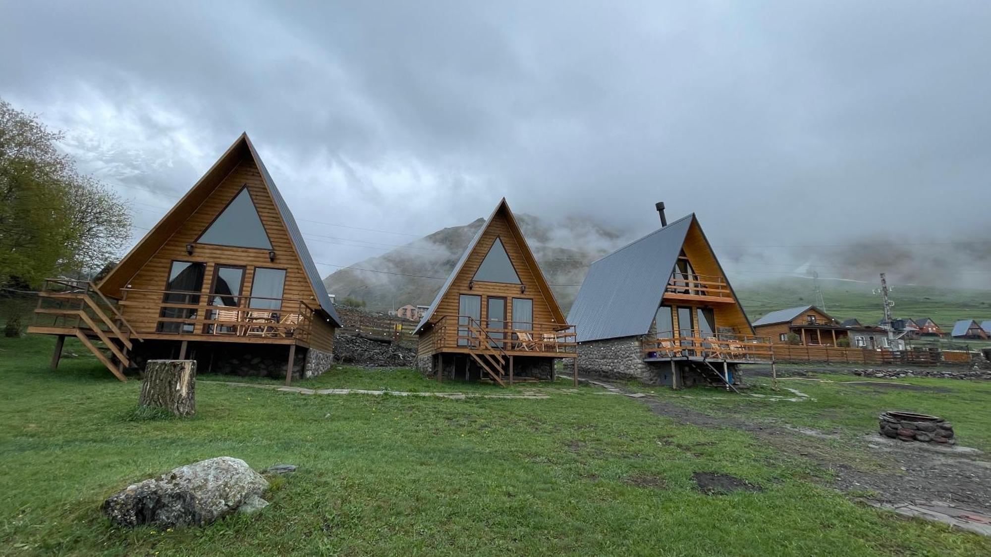 Aura Cottages Казбеги Екстериор снимка